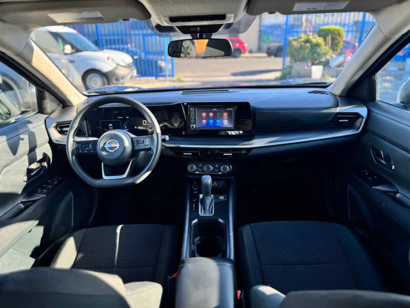 2025 Nissan Kicks S
