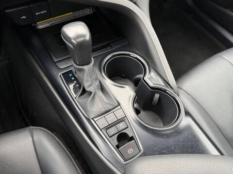 2020 Toyota Camry Hybrid SE