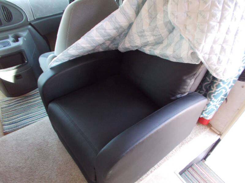 2004 Ford E450 MODEL 5270