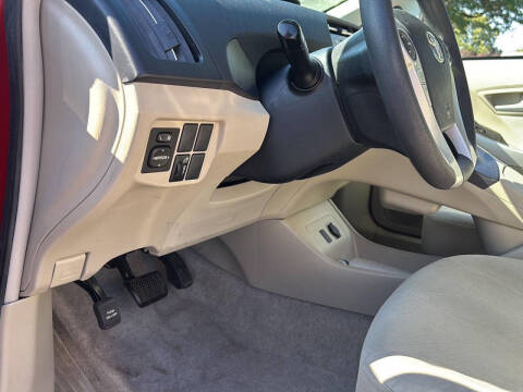 2010 Toyota Prius III