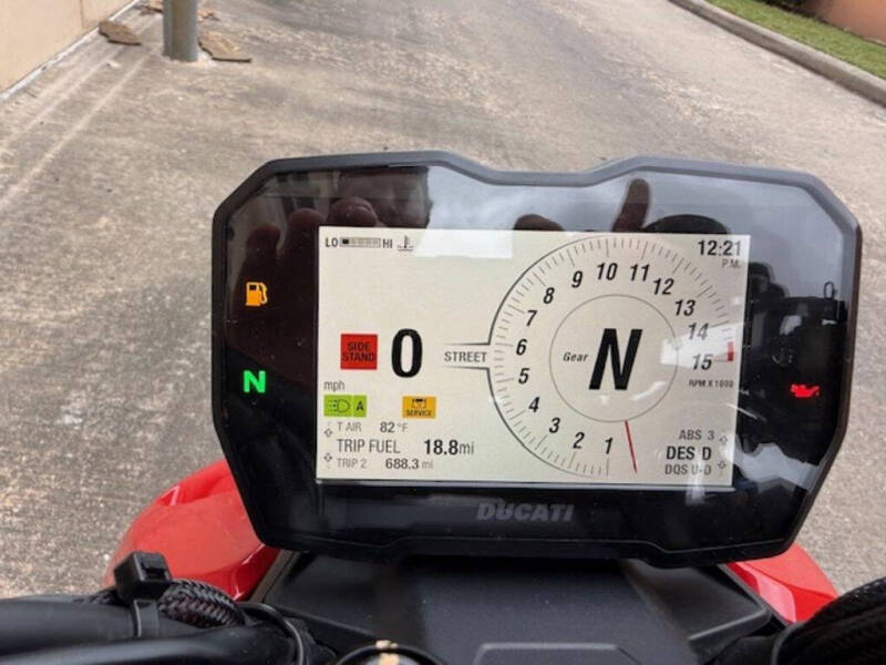 2022 Ducati Streetfighter V4 Ducati Red