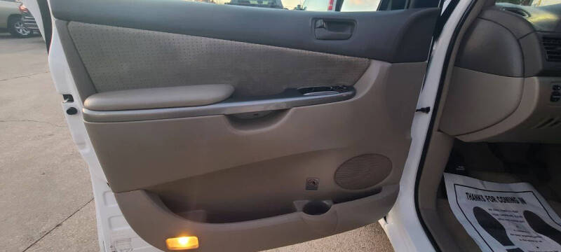 2010 Toyota Sienna LE 7-Passenger