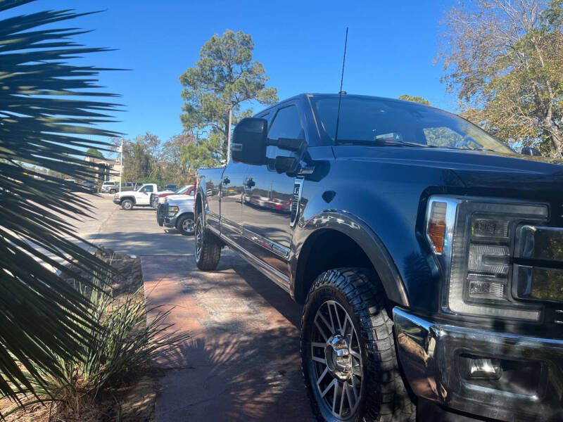 2018 Ford F-350 Super Duty Lariat photo 3