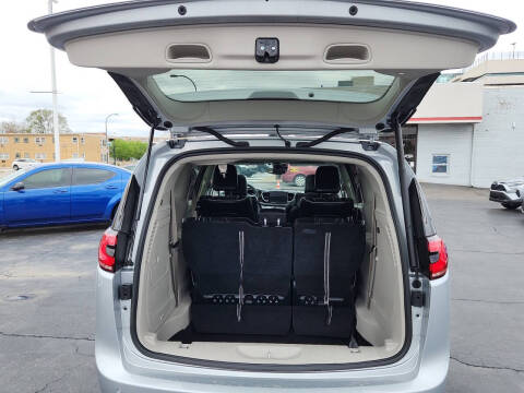 2023 Chrysler Pacifica Plug-In Hybrid Limited