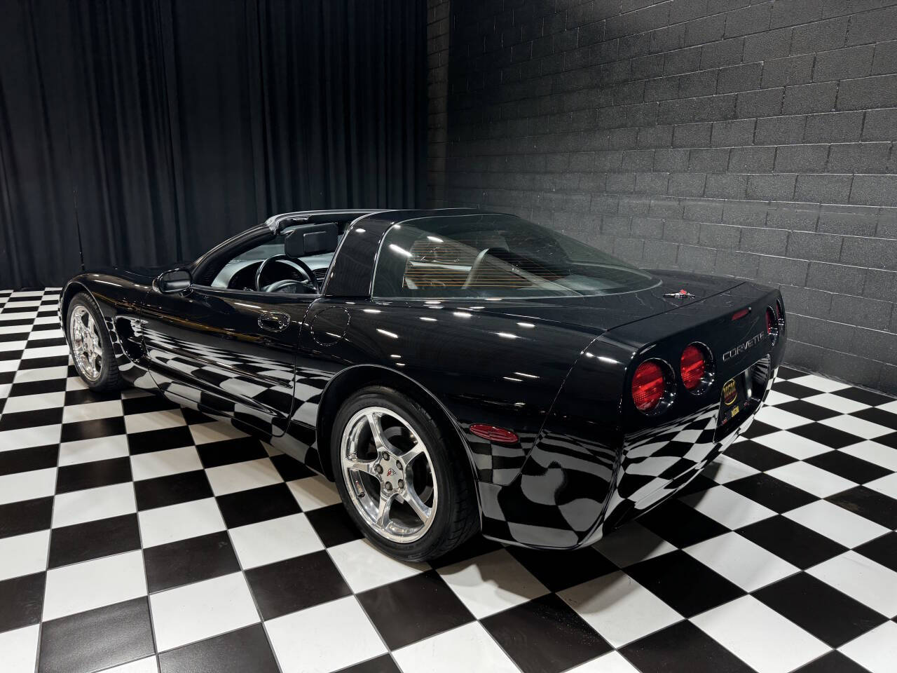 2001 Chevrolet Corvette 23