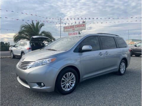 2015 Toyota Sienna for sale at Dealers Choice Inc in Farmersville CA