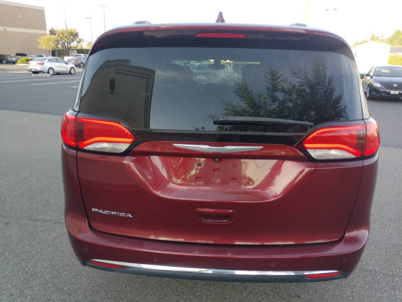 2017 Chrysler Pacifica Touring-L Plus