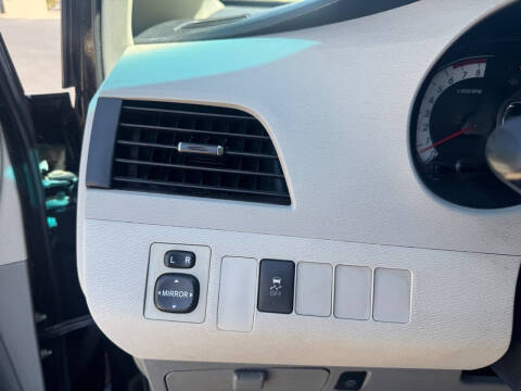 2013 Toyota Sienna SE 8-Passenger