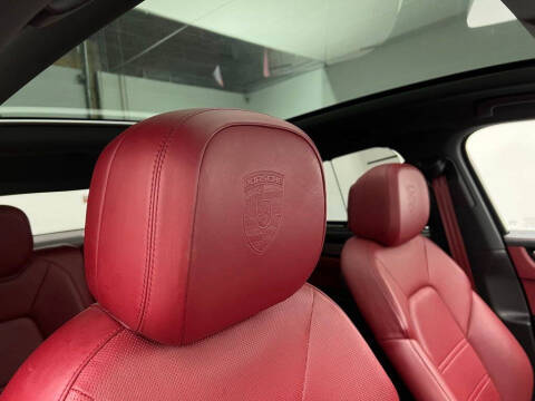 2023 Porsche Cayenne Coupe Platinum Edition