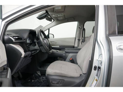 2021 Toyota Sienna LE 8-Passenger