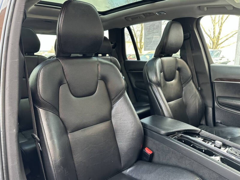 2019 Volvo XC90 T6 Momentum