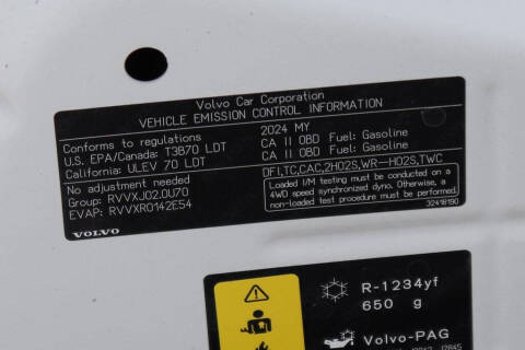 2024 Volvo XC60 B5 Core Dark Theme