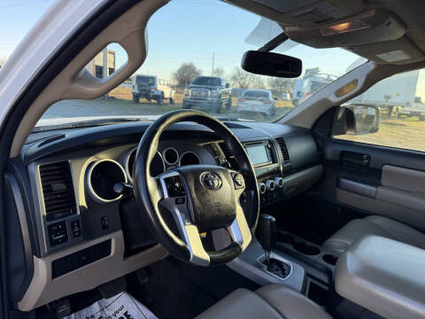 2017 Toyota Sequoia SR5