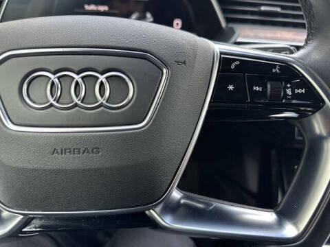 2022 Audi e-tron quattro Premium Plus