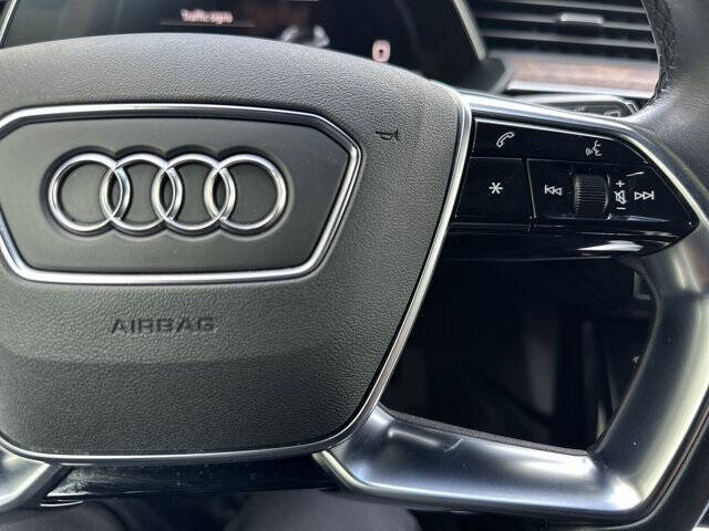 2022 Audi e-tron quattro Premium Plus