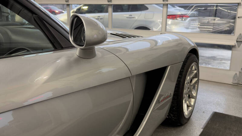 2005 Dodge Viper SRT-10