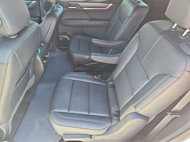 2024 GMC Acadia Elevation