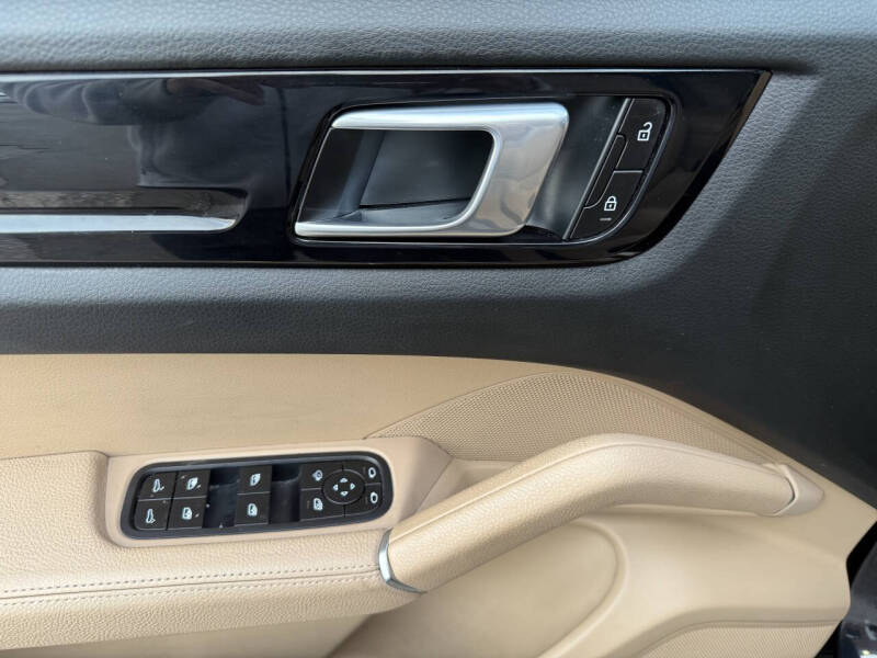 2022 Porsche Cayenne Platinum Edition