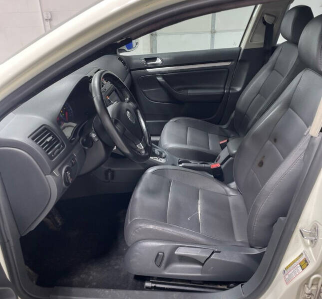 2008 Volkswagen Jetta SEL photo 9