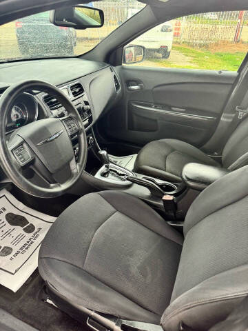 2013 Chrysler 200 LX