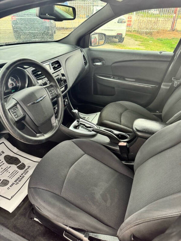 2013 Chrysler 200 LX