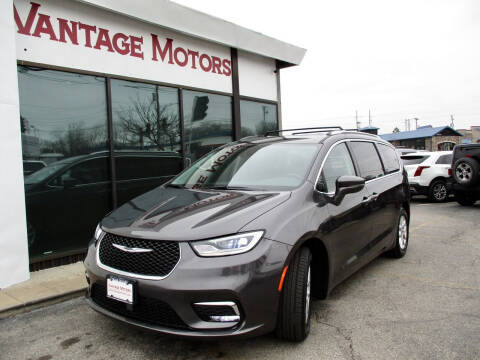 2021 Chrysler Pacifica for sale at Vantage Motors LLC in Raytown MO