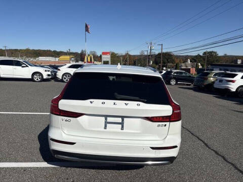 2025 Volvo V60 Cross Country B5 Plus