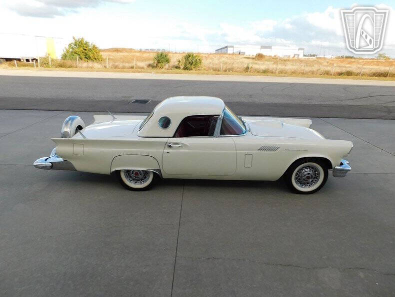 1957 Ford Thunderbird