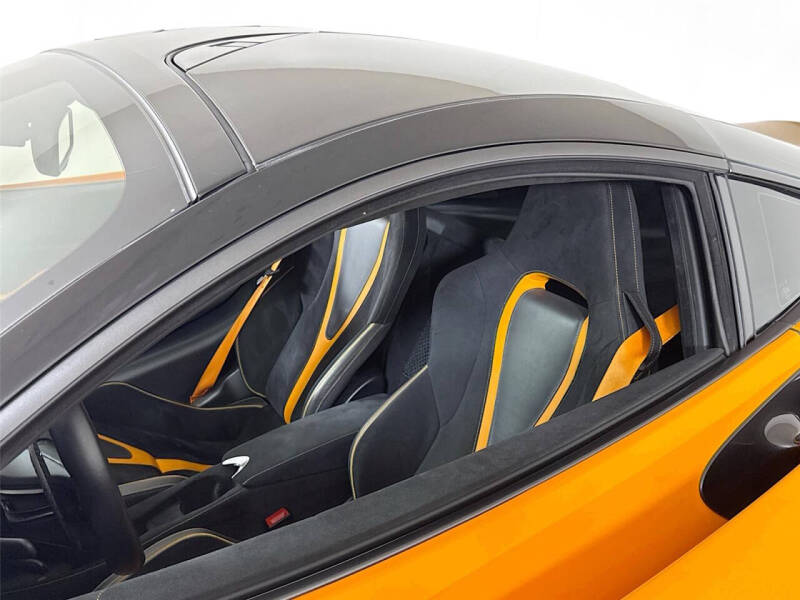 2022 McLaren 720S Performance