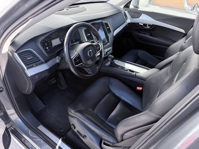 2016 Volvo XC90 T6 Momentum