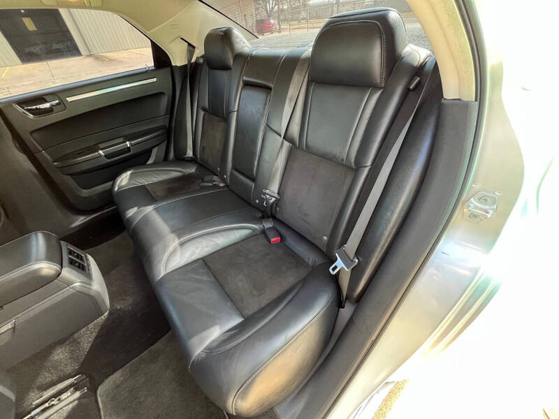 2009 Chrysler 300 SRT-8