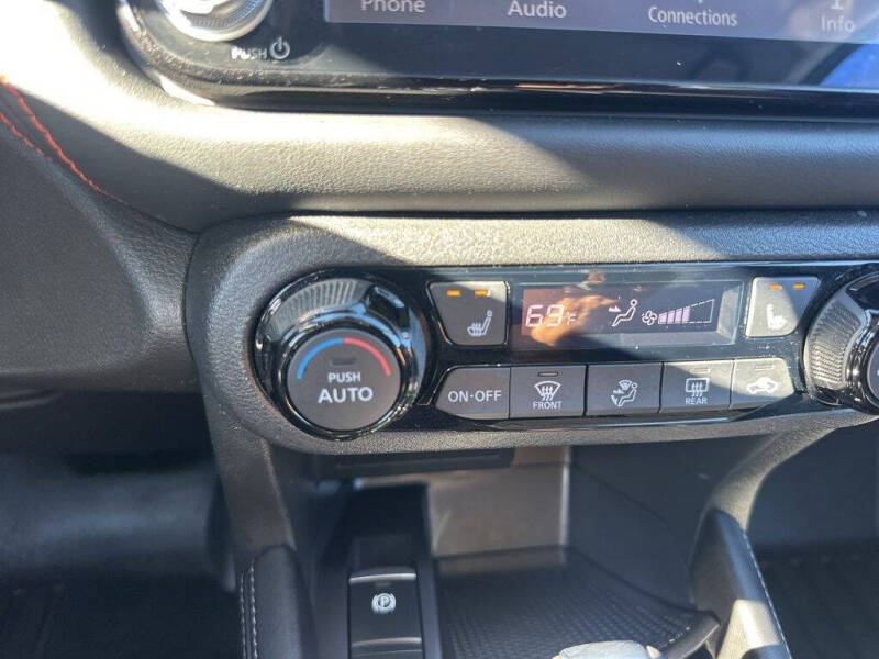 2021 Nissan Kicks SR