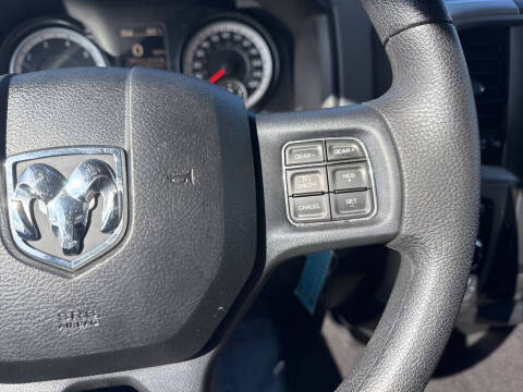 2017 RAM 1500 SLT