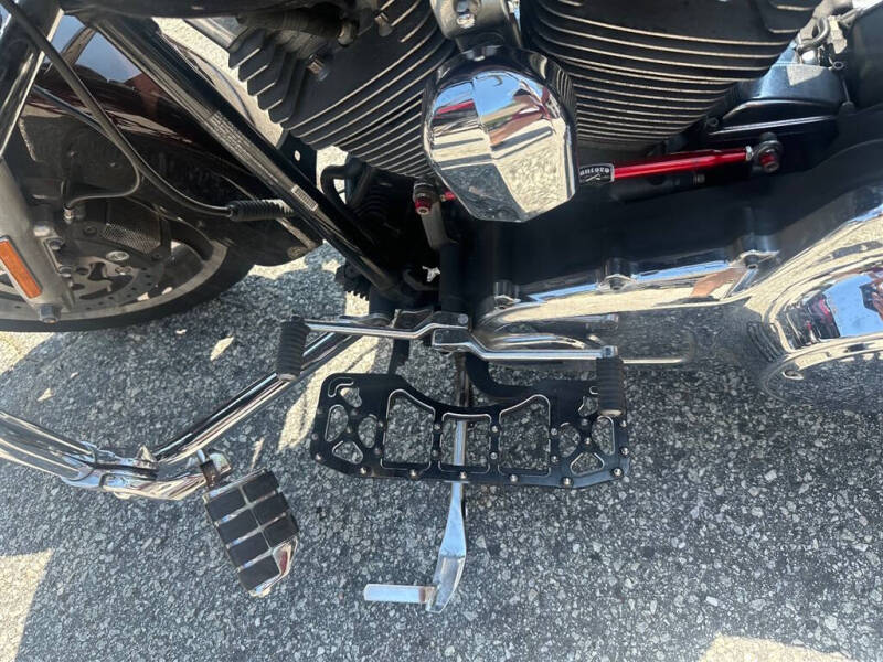 2011 Harley-Davidson FLHX -