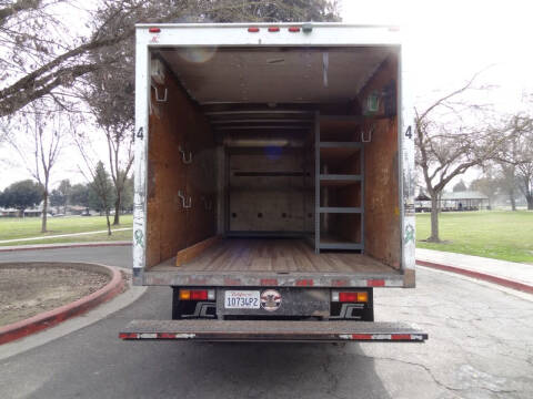 2015 Mitsubishi Fuso FE180