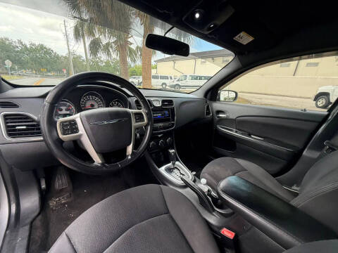 2013 Chrysler 200 Touring