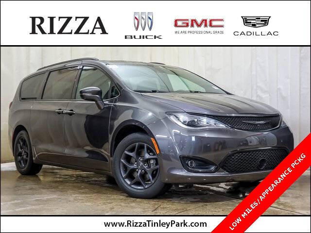 2020 Chrysler Pacifica Limited's photo