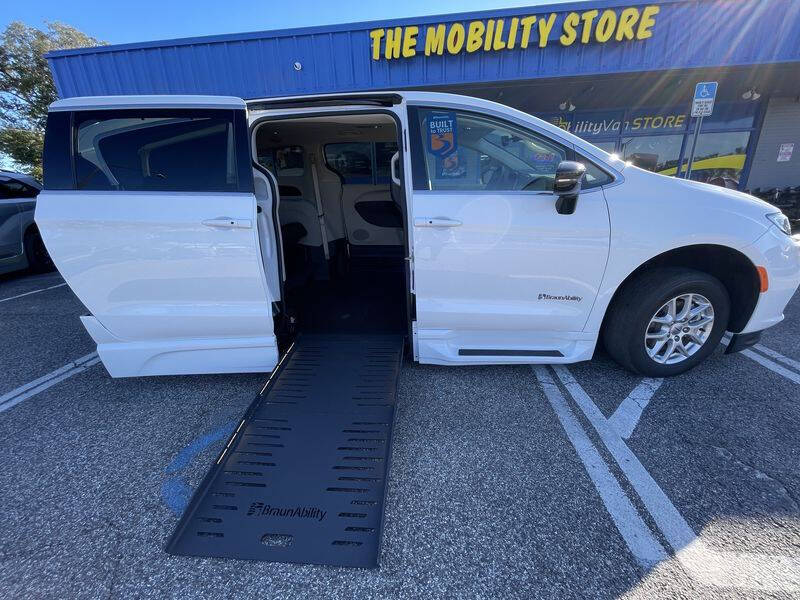 2024 Chrysler Pacifica Touring L
