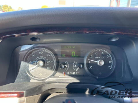 2011 Lincoln Town Car Signature Limited