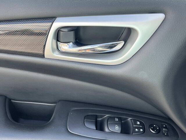 2020 Nissan Pathfinder SV