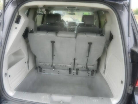 2011 Volkswagen Routan SE