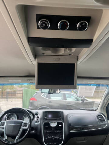 2013 Chrysler Town and Country Touring