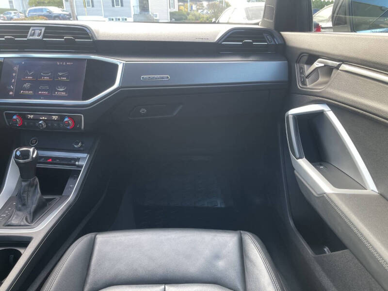 2022 Audi Q3 quattro S line Premium 45 TFSI