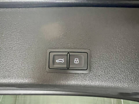 2019 Audi e-tron quattro Prestige