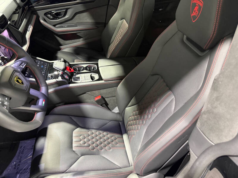 2025 Lamborghini Urus SE