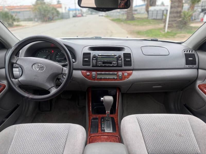 2004 Toyota Camry XLE