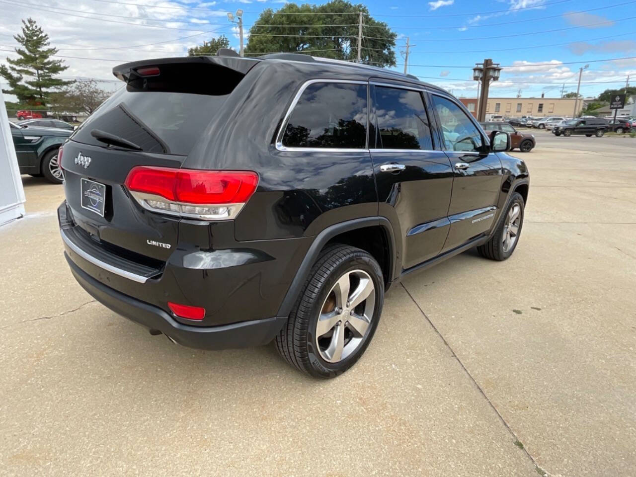 2014 Jeep Grand Cherokee for sale at Auto Connection in Waterloo, IA