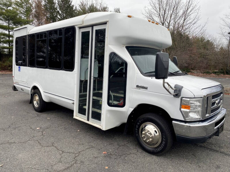 ford econoline e450 bus