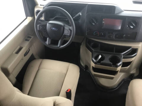 2022 Ford E-350