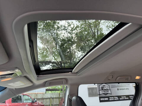 2014 Toyota Sienna SE 8-Passenger